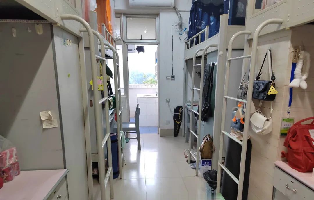 廣西大學宿舍條件怎么樣,有空調和獨立衛生間嗎？（附宿舍圖片）